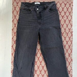 Abercrombie 90’s Relaxed Jean High Rise - Size 30 / 10 Regular